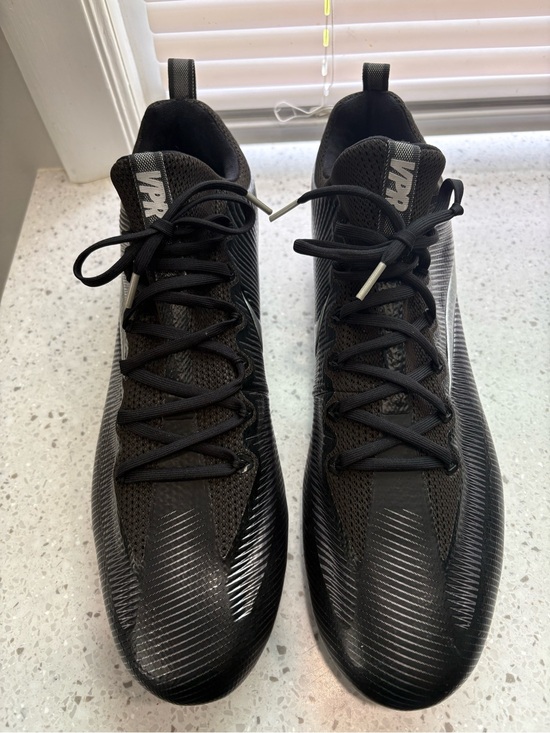 NWOT Nike Vapor Untouchable Pro football cleat in a \